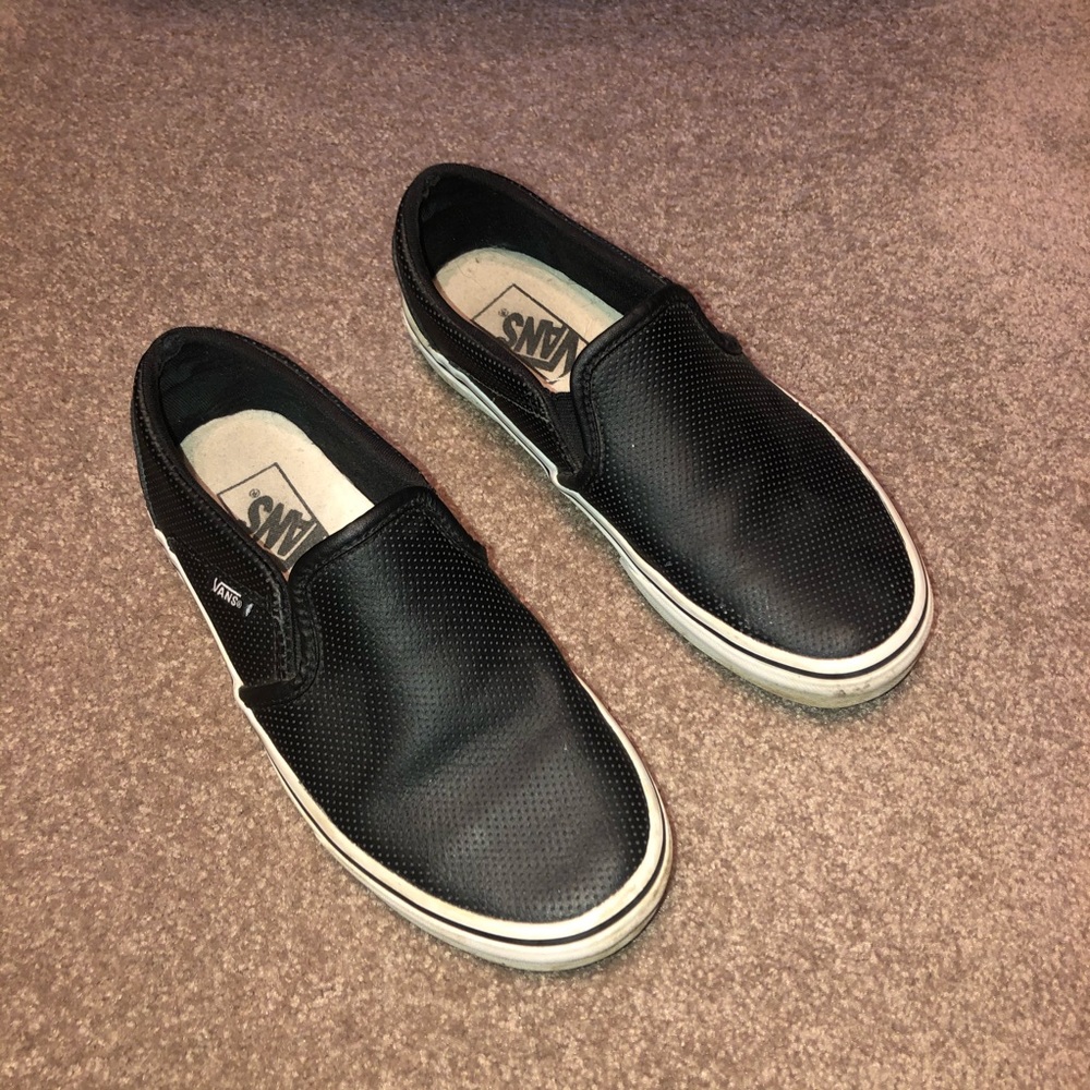 Black Women’s Vans (Size 7)